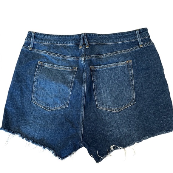 Good American Plus Size Cutoff High Waist Denim Shorts - Picture 4 of 8